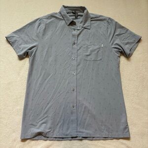 VUORI Short Sleeve Button-Down Shirt Men's Large Paper Crane Gray